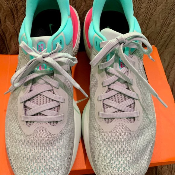 Nike ZOOMXInvincible Run FK - Picture 2 of 6